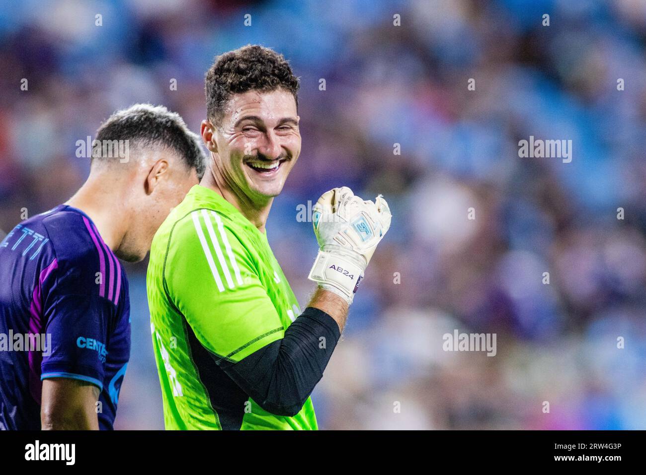 16. September 2023: D.C. United Torhüter Alex Bono (24) lacht während eines Ausfalls in der ersten Halbzeit gegen Charlotte FC im Major League Soccer Match im Bank of America Stadium in Charlotte, NC. (Scott KinserCal Sport Media) Stockfoto