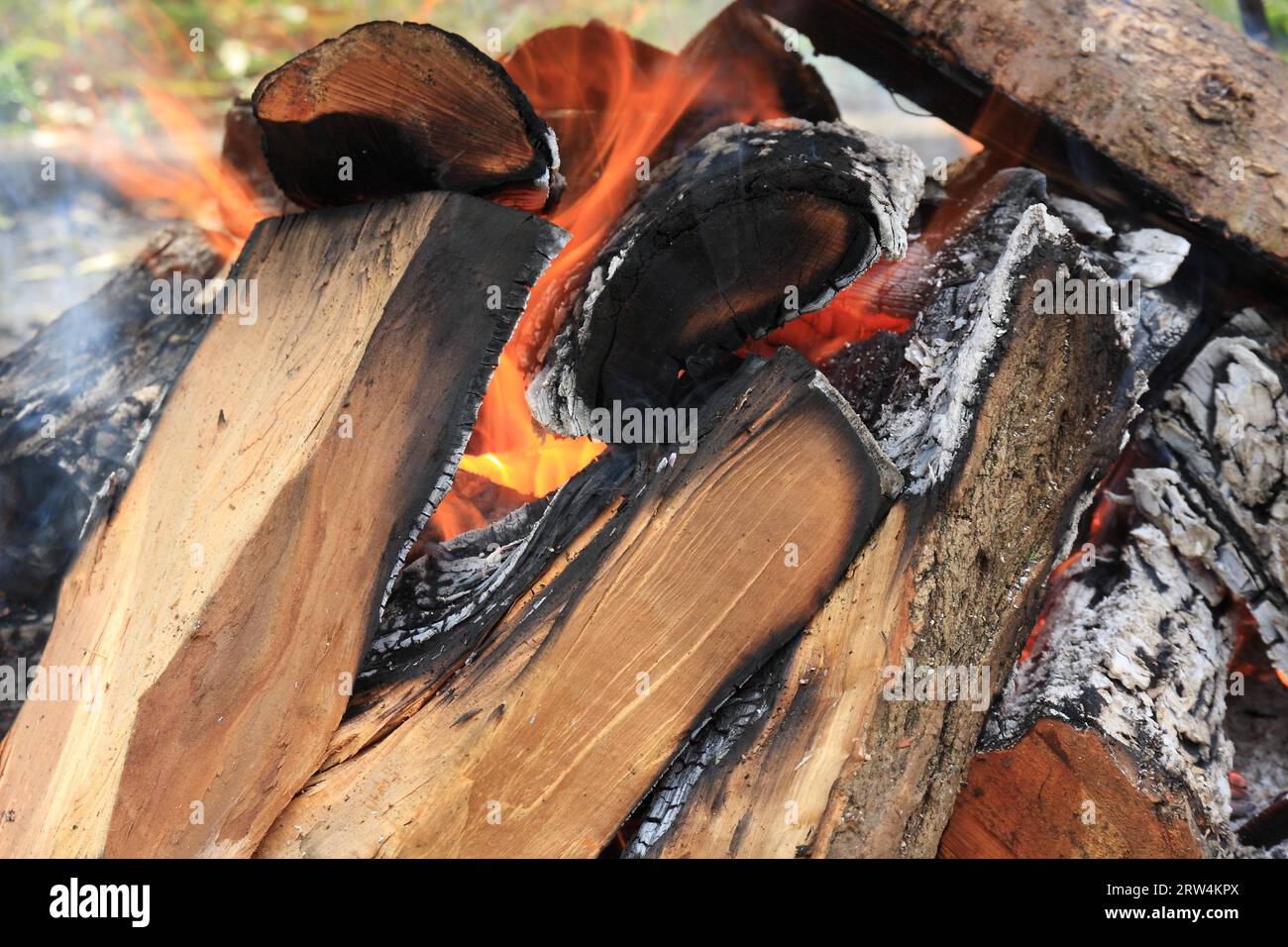 Holzfeuer, fotografiert in voller Größe Stockfoto