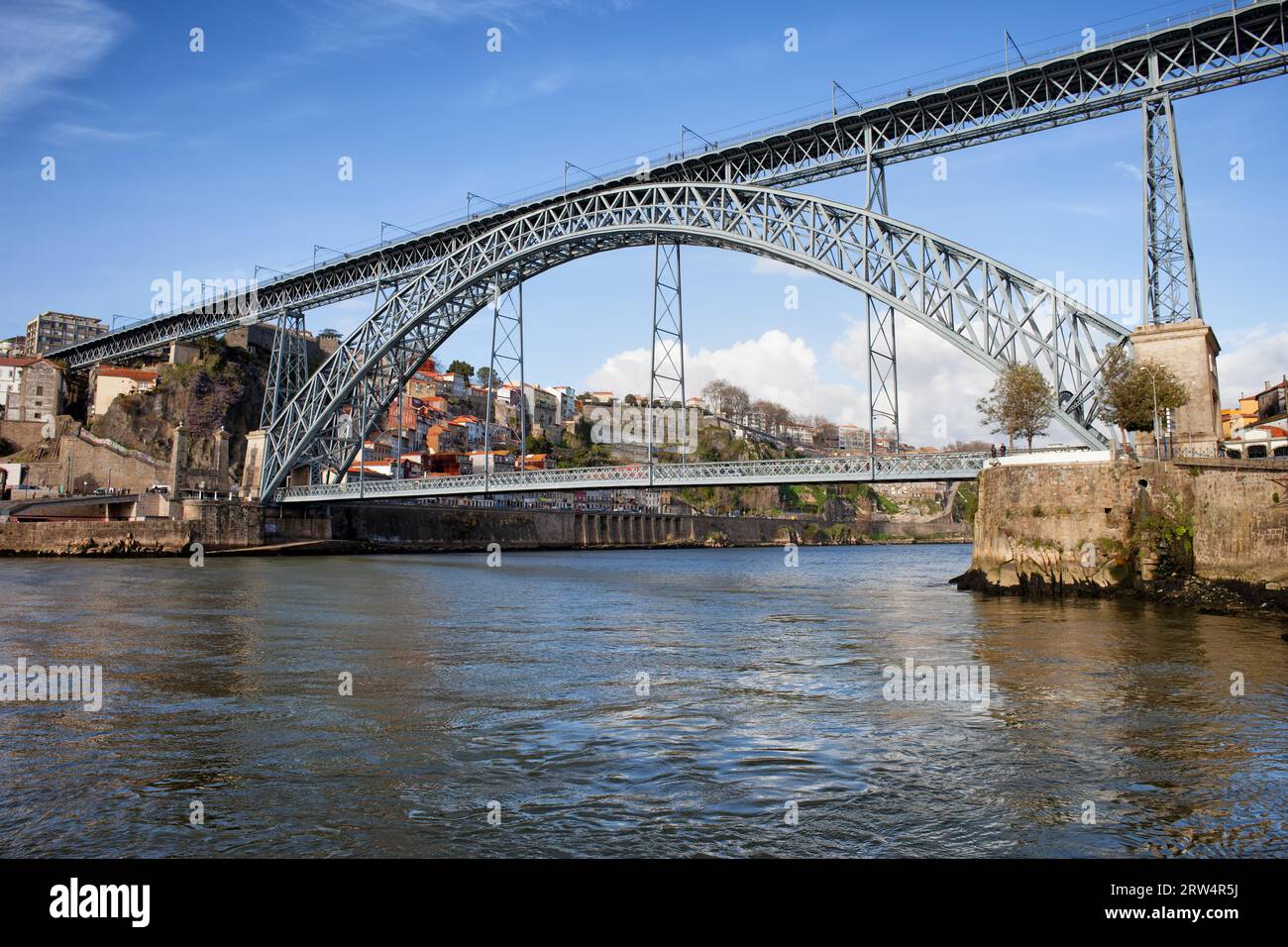 Dom Luis I Brücke über den Fluss Douro in Porto, Portugal Stockfoto