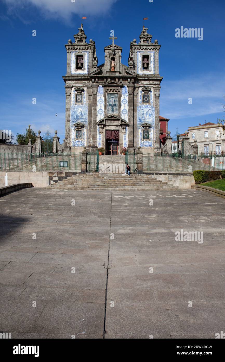 Kirche des Heiligen Ildefonso (Igreja de Santo Ildefonso) in Porto, Porto, Portugal, barocke Architektur des 18. Jahrhunderts Stockfoto