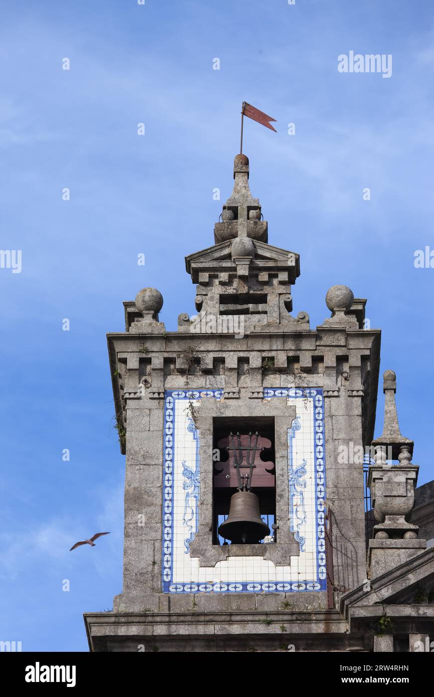 Kirche Saint Ildefonso (Igreja de Santo Ildefonso) Glockenturm in Porto, Porto, Portugal, barocke Architektur aus dem 18. Jahrhundert Stockfoto