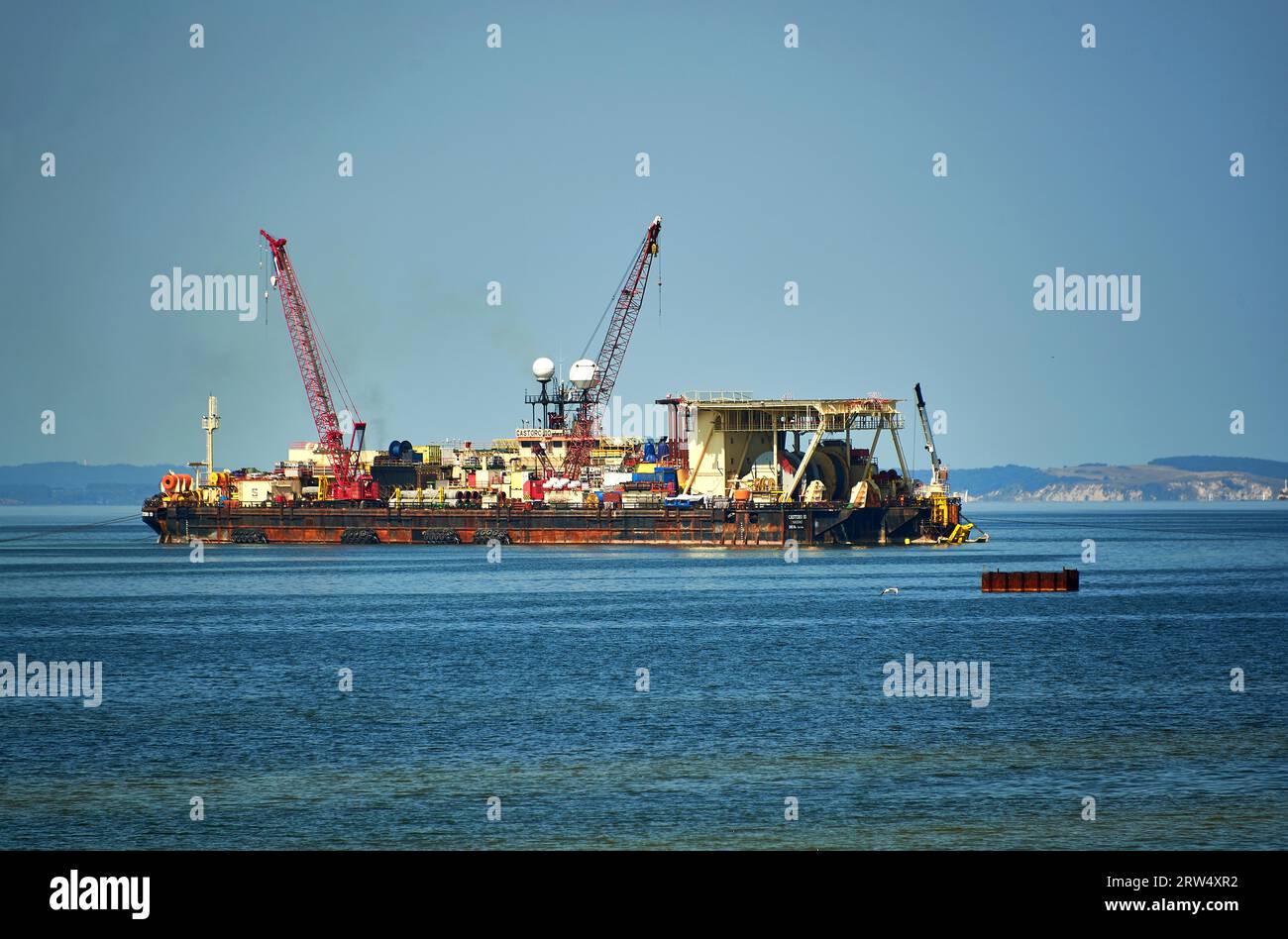 Installation der Gasleitung Nordstream 2 in Deutschland nach Westeuropa in Lubmin mit dem Schiff in der ostsee im Jahr 2018 Stockfoto