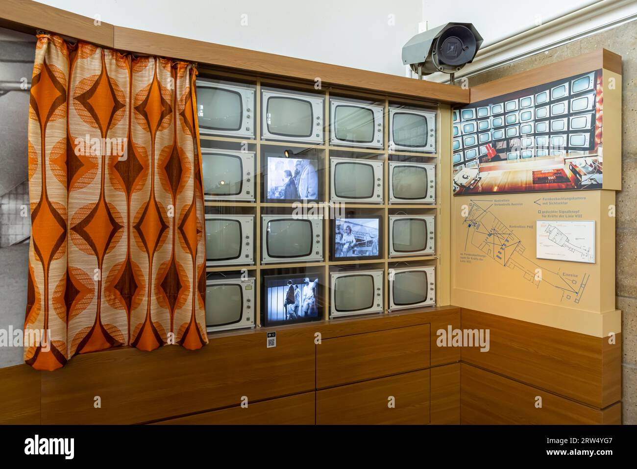 Tränenpalast, ehemalige Ausstiegshalle des Grenzübergangs Bahnhof Friedrichstraße im Berliner Bezirk Mitte, Gedenkstätte und Museum Stockfoto