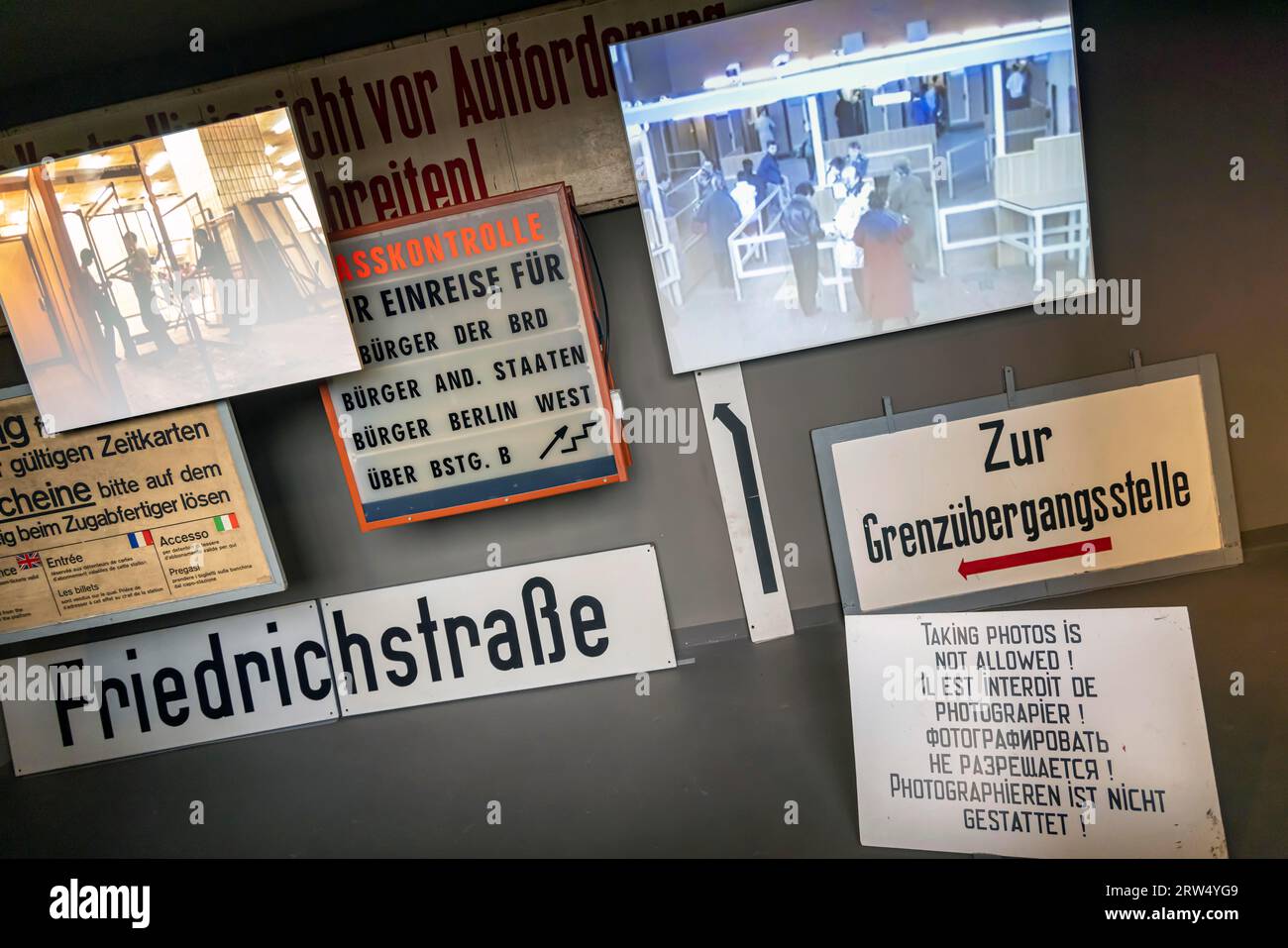 Traenenpalast (Schloss der Tränen), ehemalige Ausstiegshalle des Grenzübergangs Bahnhof Friedrichstraße im Berliner Bezirk Mitte, Gedenkstätte und Stockfoto