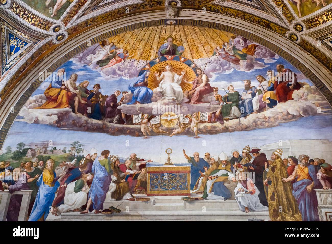 Disputa del Sacramento, Darstellung der theologischen Auseinandersetzung über die Verehrung des Altarsakraments, Stanza della Segnatura, Strophen Stockfoto