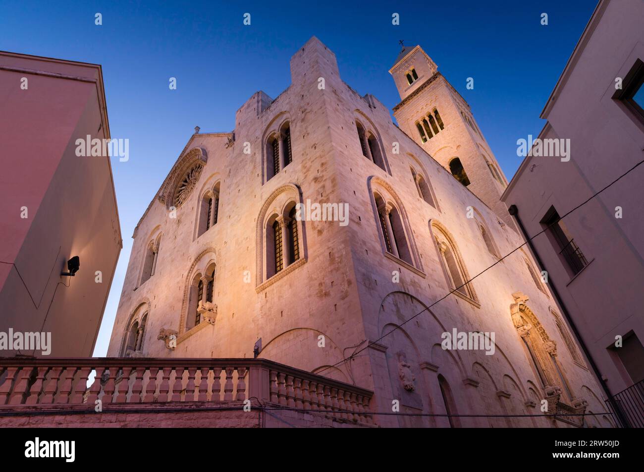 Ostarbeiten, Rechts- und Südarbeiten der Kathedrale von San Sabino bei Sonnenuntergang, erbaut 1170 bis 1178, romanische, normannische Kirchen, Bari, Apulien, Puglia Stockfoto
