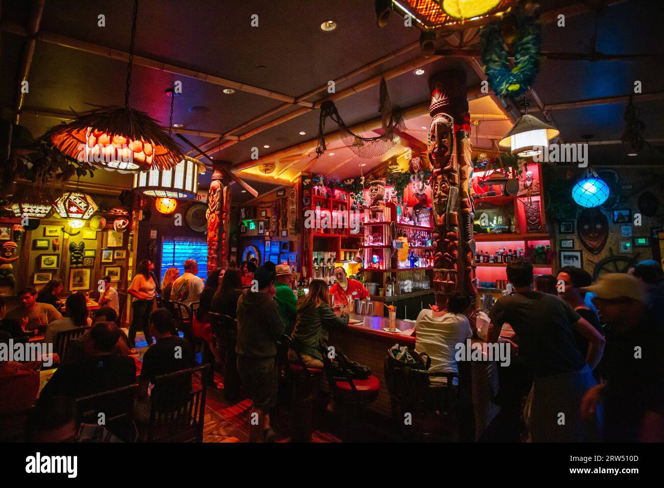 Los Angeles, USA, 13. Juli 2014: Trader Sam's Enchanted Tiki Bar in der Nähe von Disneyland in Anaheim, Los Angeles Stockfoto