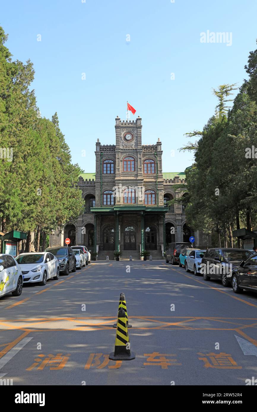 Peking, China - 5. Mai 2021: Der ehemalige Standort der Regierung von Duan Qirui, der später zum alten Campus der Renmin University of China wurde, hat eine lange Zeit Stockfoto