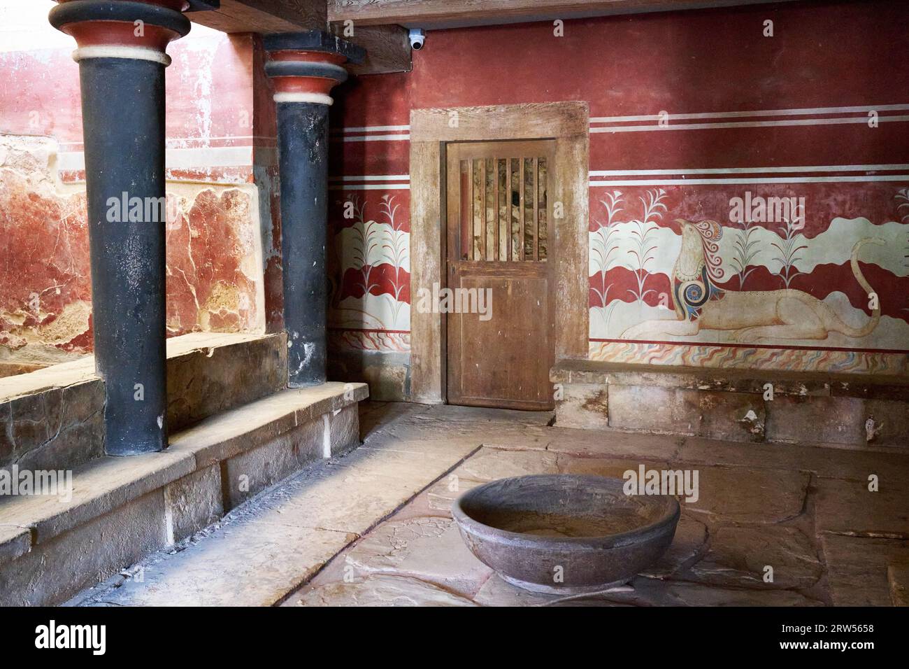 Der Thronsaal von König Minos im Palast von Knossos, die wichtigste archäologische Stätte aus der Bronzezeit in Heraklion auf Kreta, Griechenland Stockfoto