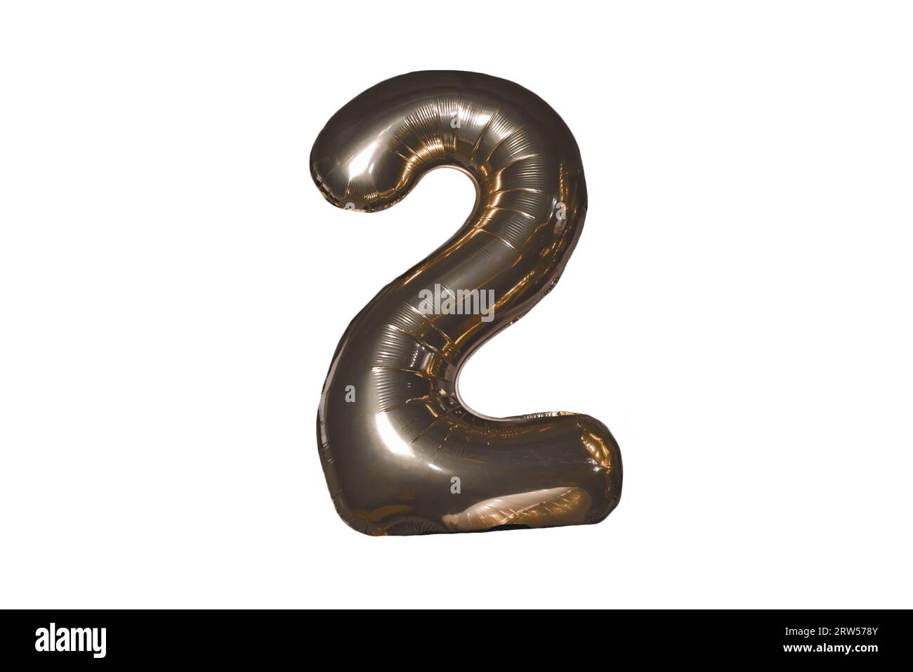 Nummer 2 zwei Ziffern, die von einem Ballonobjekt auf einem weißen isolierten Hintergrund aufgeblasen werden. Stockfoto