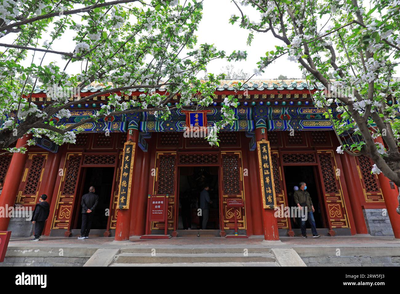 Peking, China - 11. April 2021: Chinesische klassische Gartenarchitektur, Beijin Stockfoto