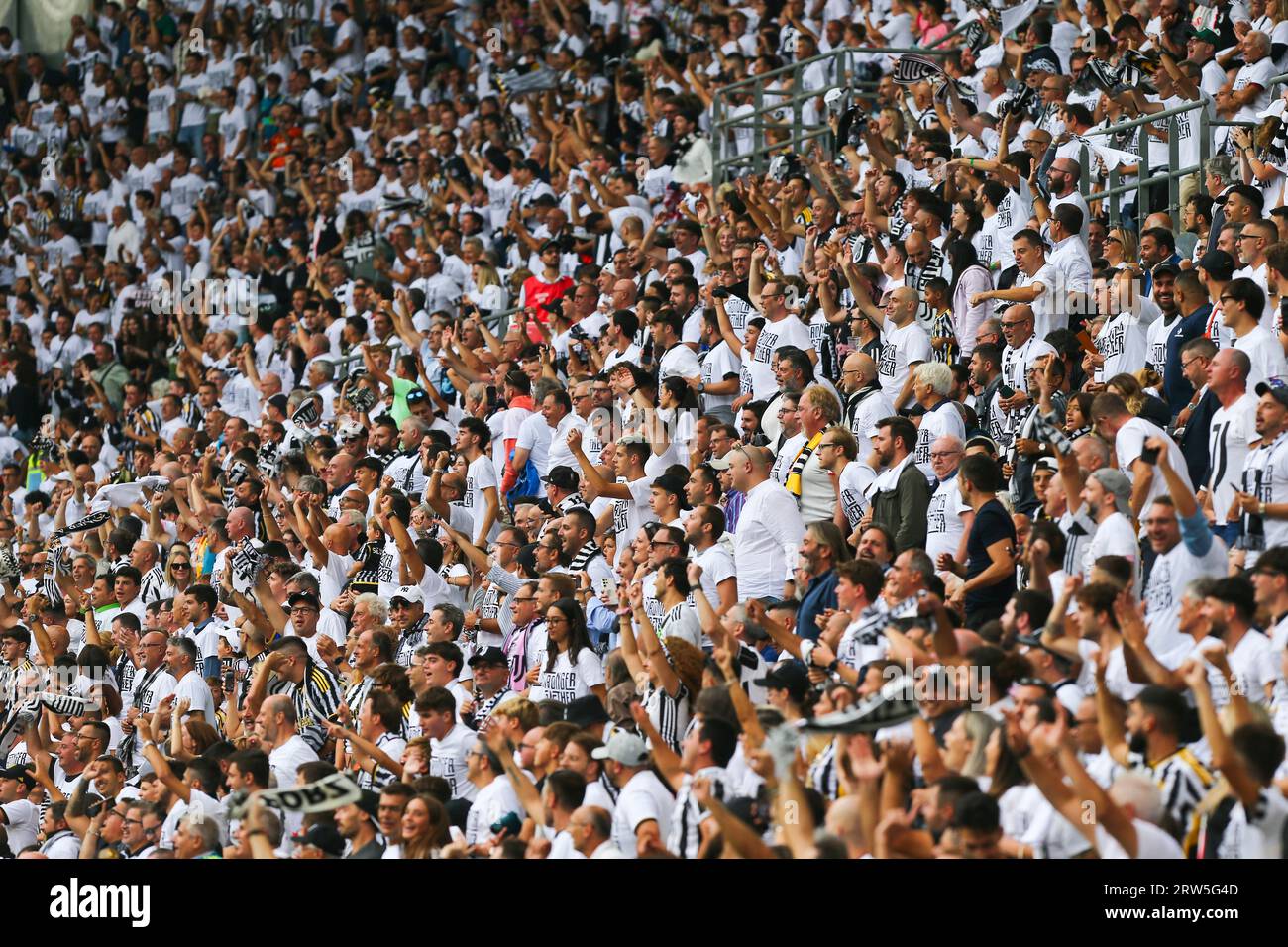 Fans während des Spiels zwischen Juventus FC und SS Lazio am 16. September 2023 im Allianz-Stadion in Turin, Italien. Stockfoto