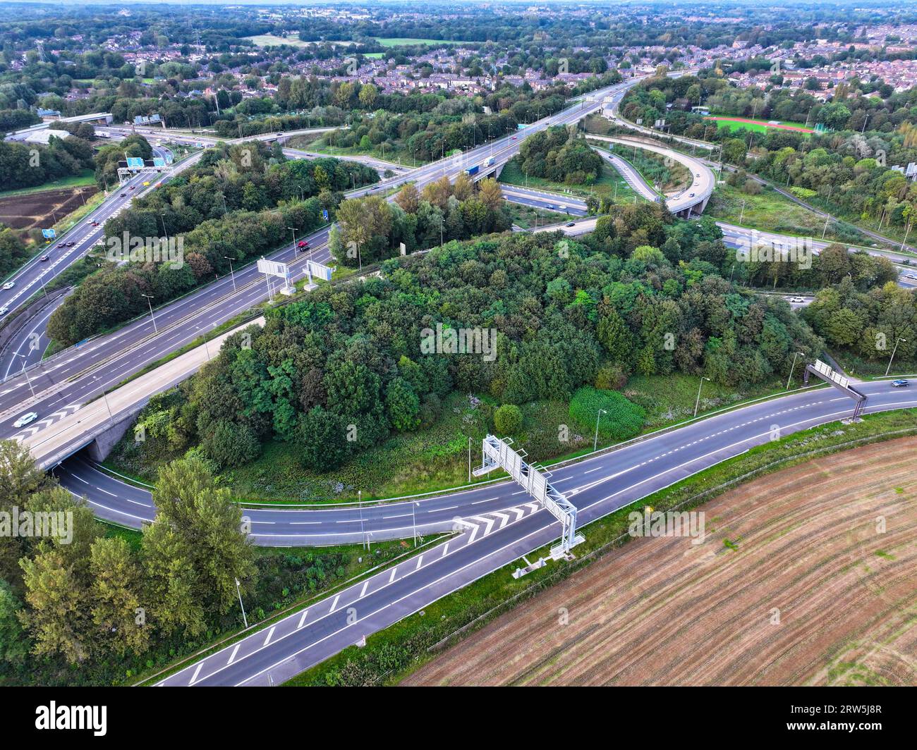 Manchester Junction 12, wo sich M60 und M62 kreuzen. Stockfoto