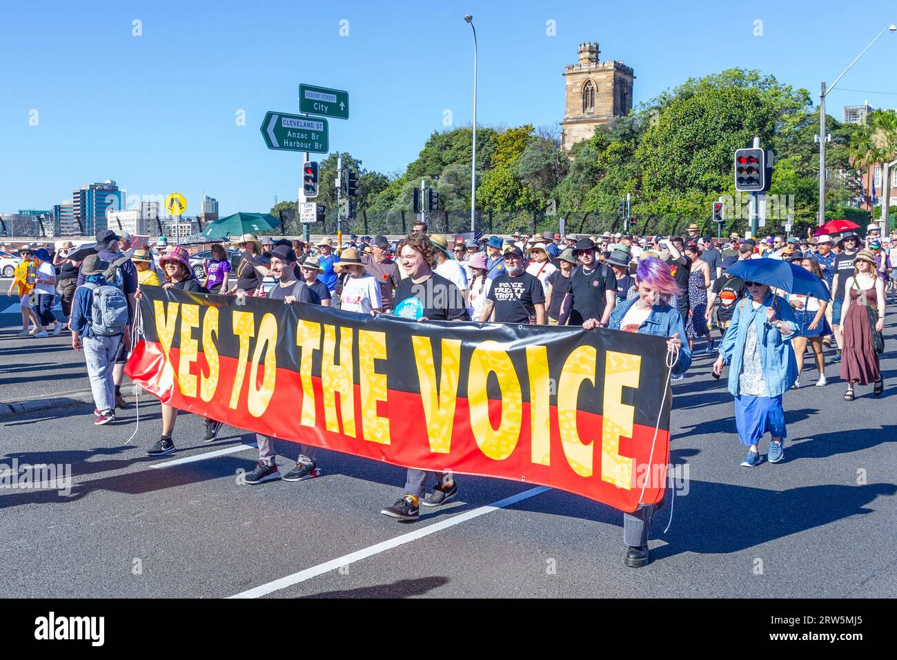 Sydney, Australien. September 2023. Die „JA 2023“-Kundgebung und der marsch in Redfern zur Unterstützung des Referendums „Stimme zum Parlament“, das am 14. Oktober 2023 in ganz Australien abgehalten wurde. Abgebildet: Rallyeteilnehmer auf der Cleveland Street. Quelle: Robert Wallace/Wallace Media Network/Alamy Live News Stockfoto