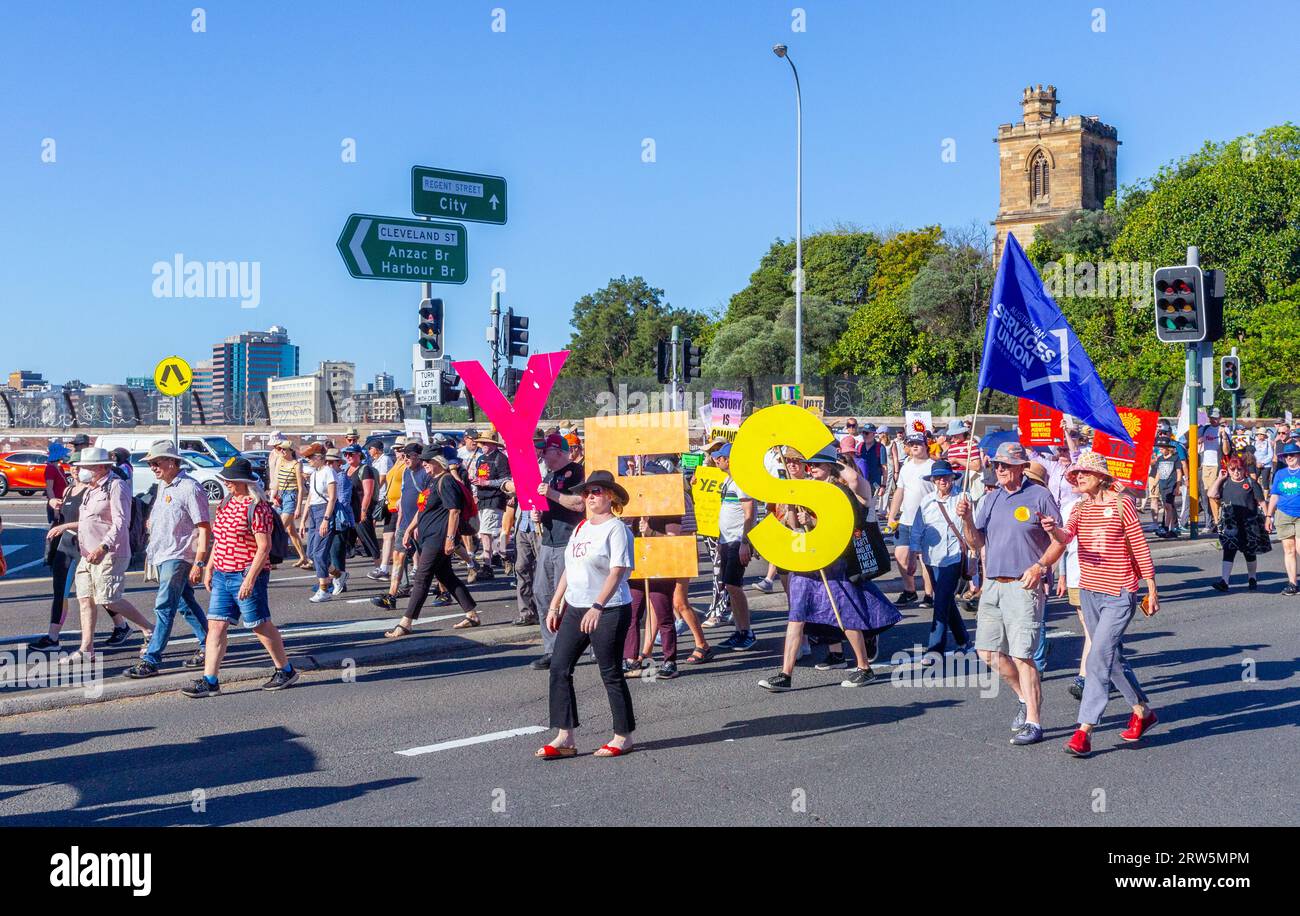 Sydney, Australien. September 2023. Die „JA 2023“-Kundgebung und der marsch in Redfern zur Unterstützung des Referendums „Stimme zum Parlament“, das am 14. Oktober 2023 in ganz Australien abgehalten wurde. Abgebildet: Rallyeteilnehmer auf der Cleveland Street. Quelle: Robert Wallace/Wallace Media Network/Alamy Live News Stockfoto