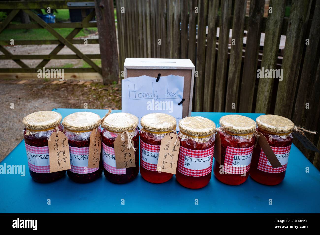 Hausgemachte Marmelade zum Verkauf Iken Suffolk England Stockfoto