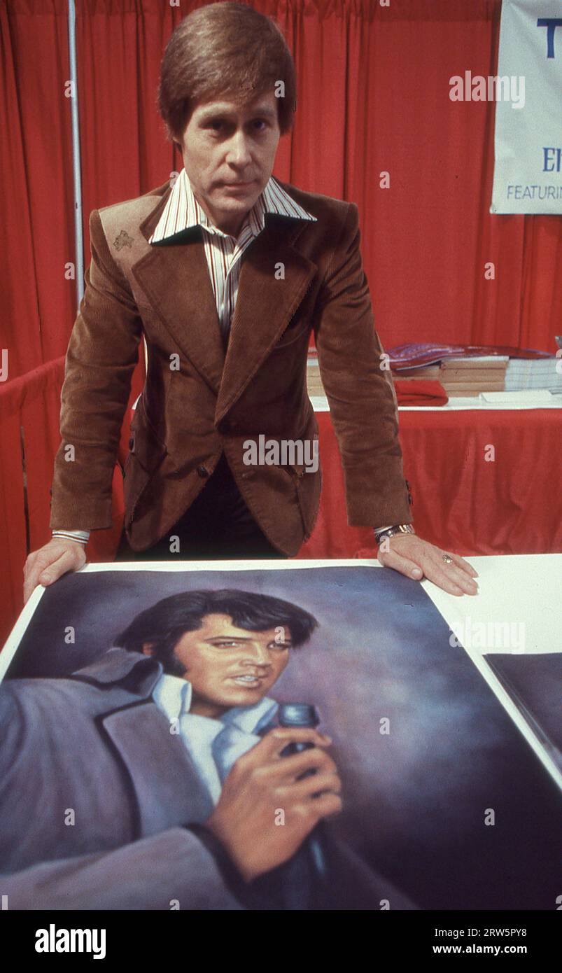 Curry Grant, ein Elvis-Biograph und alter Armeekamerad auf einer Elvis-Konferenz. Auf einer Elvis-Ausstellung in Memphis 1978. Im Januar Elvis 1. Geburtstag nach seinem Tod. Stockfoto