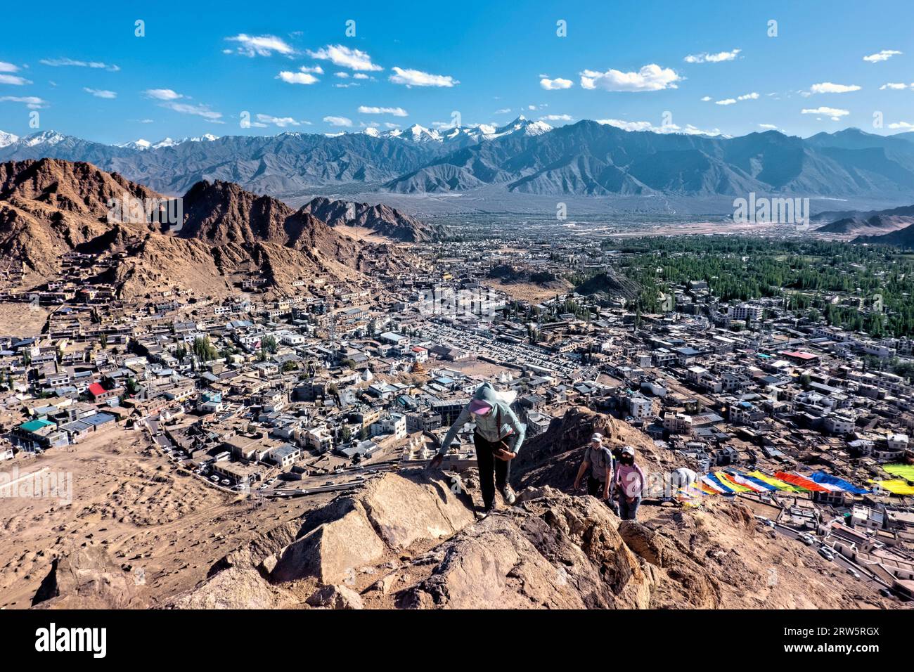 Blick auf die Stok Range, Leh und das Indus Valley, Leh, Ladakh, Indien Stockfoto