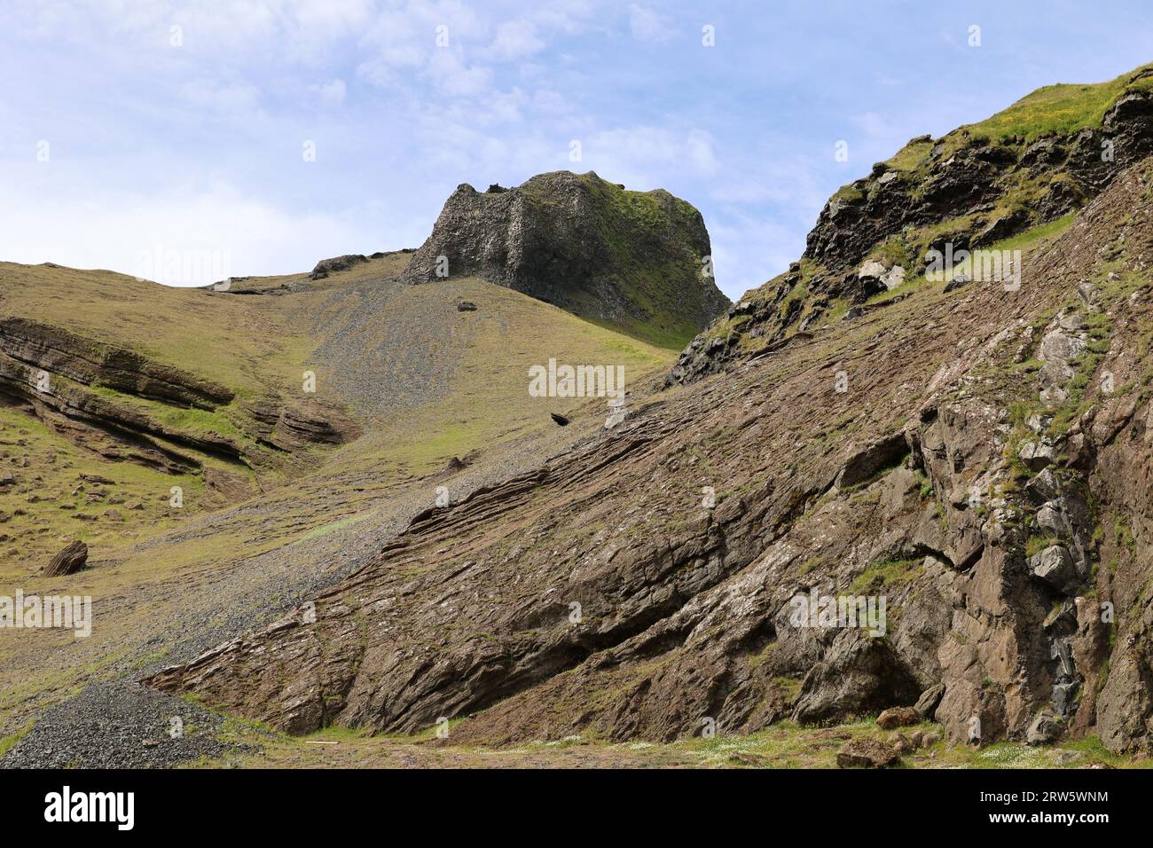 Island-Alte Kratermauer von Herjólfsdalur-Tal-Heimaey-Insel-Vestmannaeyjar-Westman-Inseln Stockfoto
