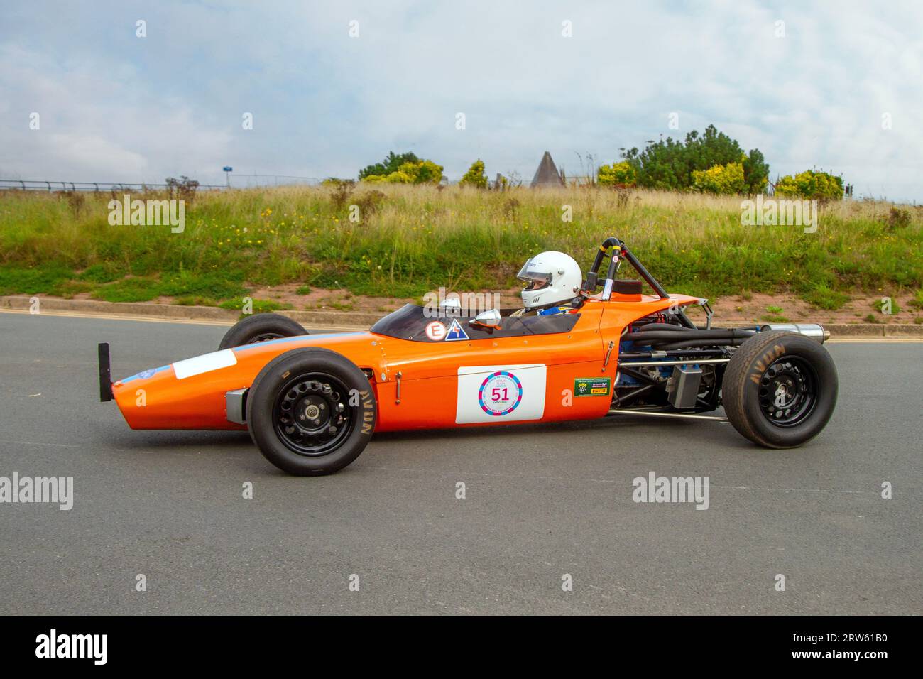 1970 70er Jahre Orange Macon MR8 1600cc beim Ocean Speed Revival Southport Sprint Event auf Marine Drive. Klassisch und schnell auf einer geschlossenen öffentlichen Straße Coastal Road historischer Sprint Course, Merseyside, Großbritannien Stockfoto