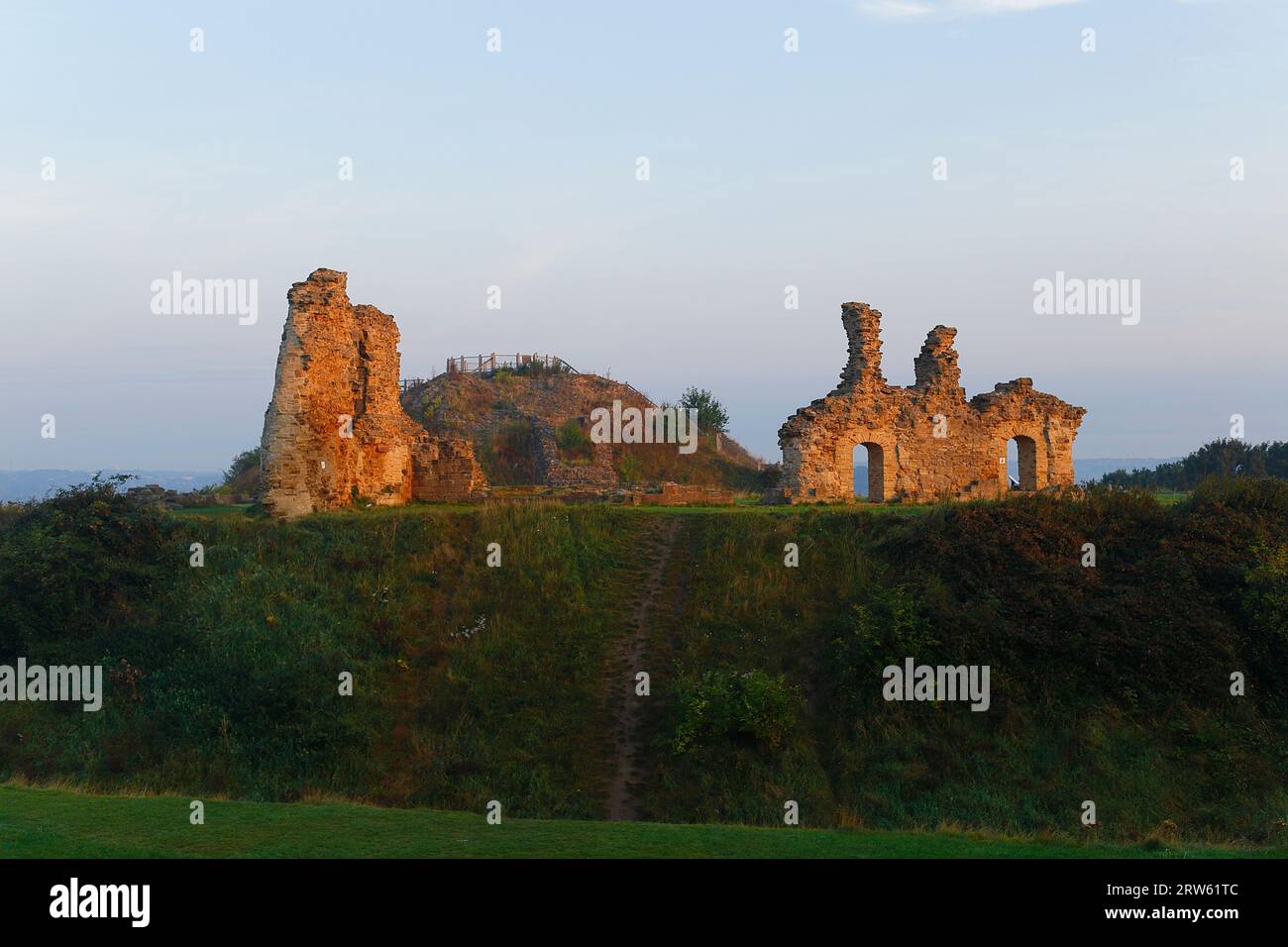 Sonnenaufgang auf Sandal Castle in Wakefield, West Yorkshire, Großbritannien Stockfoto