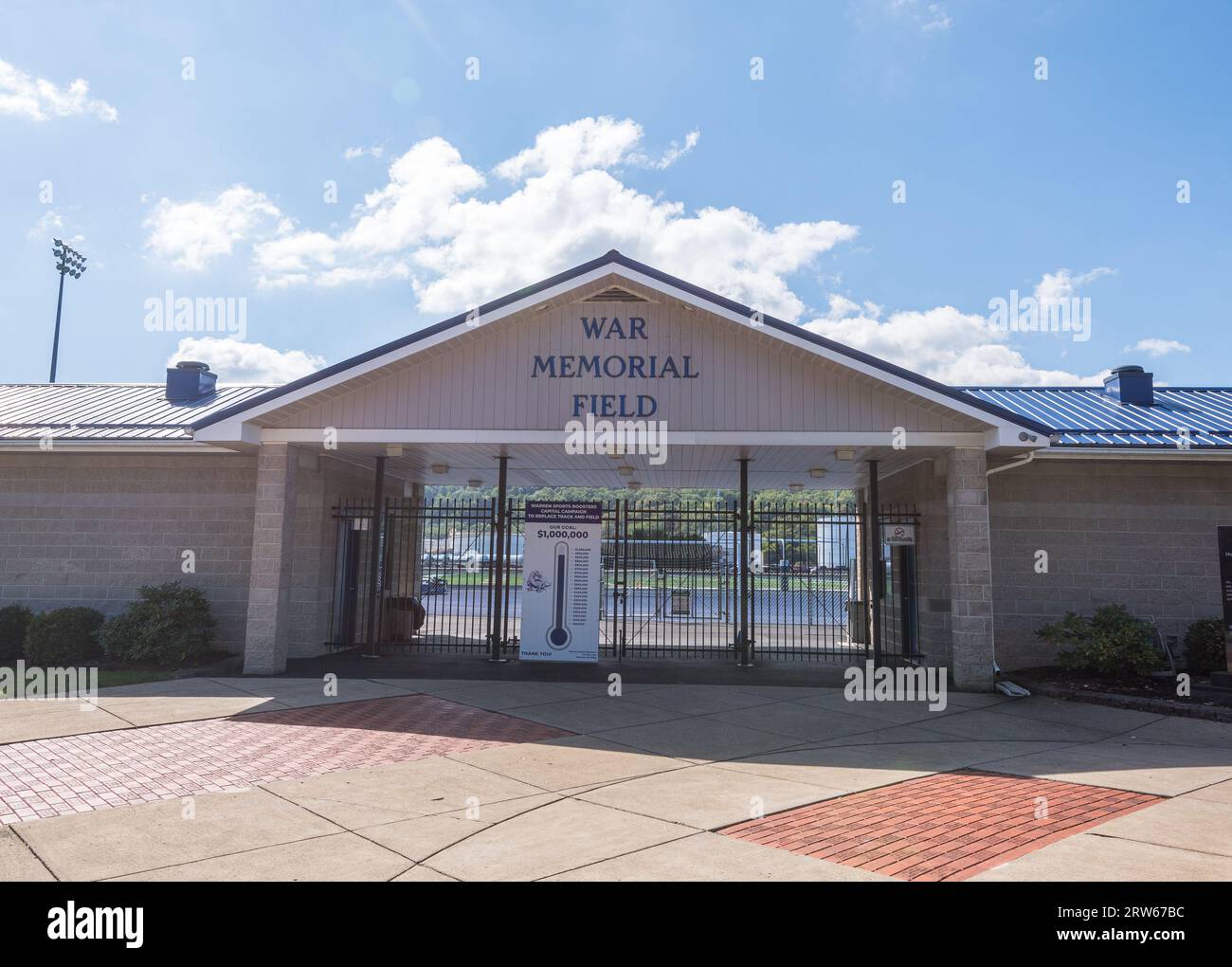 Der Feldeingang des war Memorial Stadium auf der Lexington Avenue in Warren, Pennsylvania, USA Stockfoto