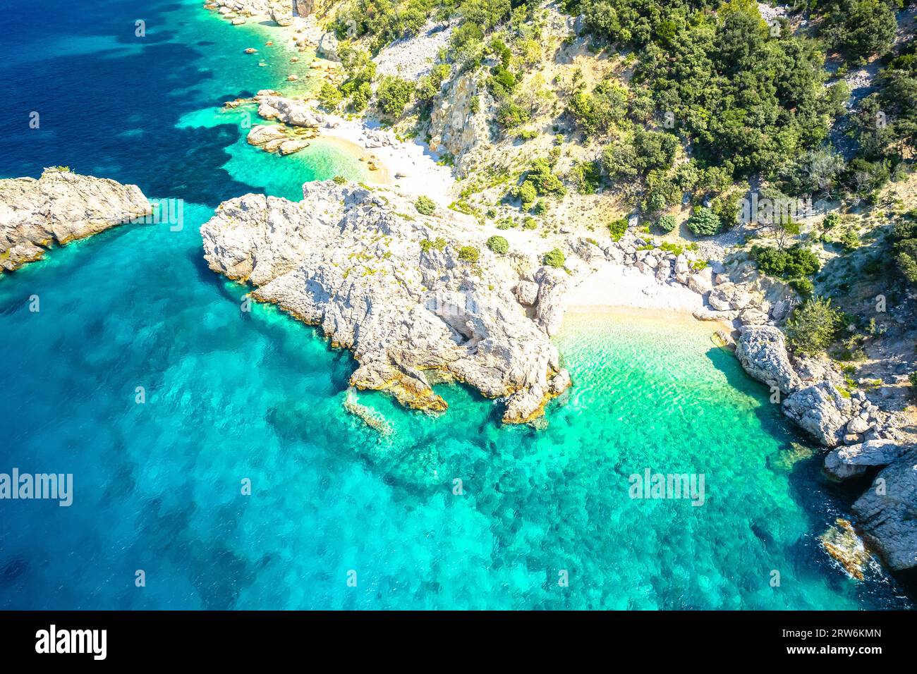 Idyllischer, versteckter Strand in der Nähe von Lubenice, Insel Cres, Kroatien Stockfoto