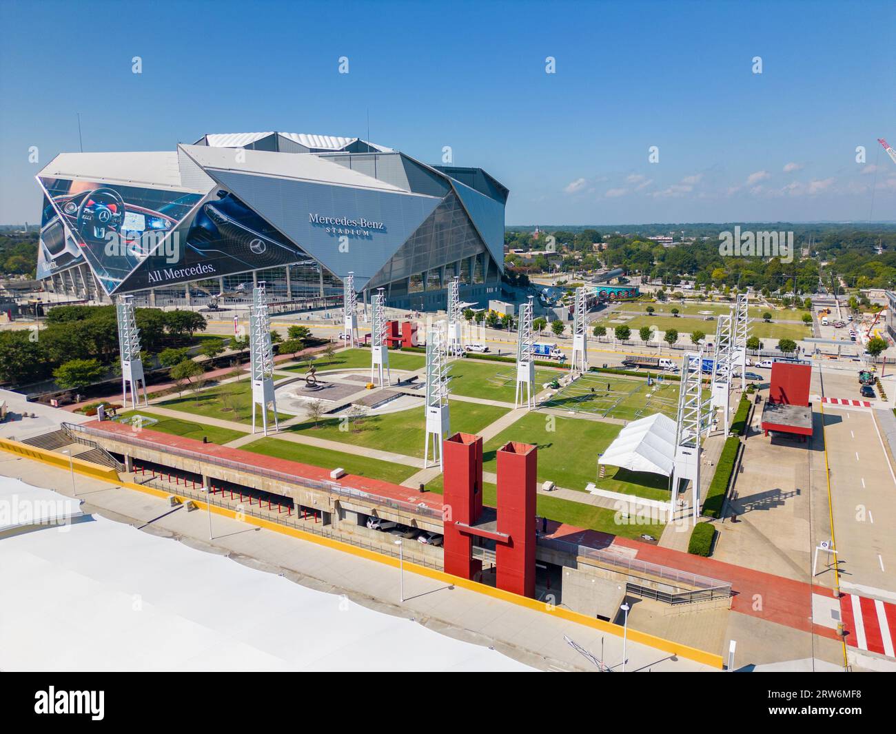 Atlanta, GA, USA - 8. September 2023: Luftdrohnen-Foto Mercedes Benz Stadium Atlanta Georgia USA Stockfoto