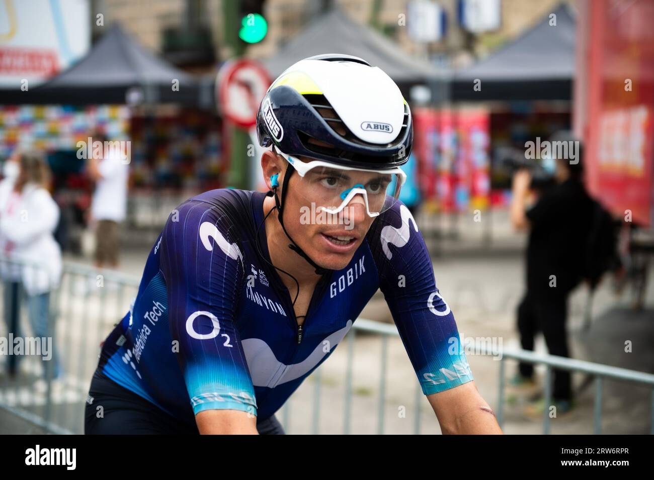 Guadarrama, Spanien. September 2023. Eric Mas (Team Movistar) am Ende der 20. Etappe des spanischen Radrennens La Vuelta. (Foto: Alberto Gardin/SOPA Images/SIPA USA) Credit: SIPA USA/Alamy Live News Stockfoto