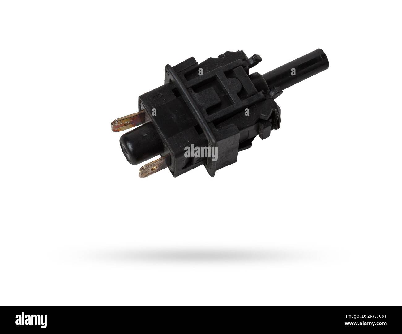 Bremslichtschalter unter dem Bremspedal in einem Fahrzeug auf weißem, isoliertem Hintergrund. Ersatzteilkatalog für Websites und Werbung. Stockfoto