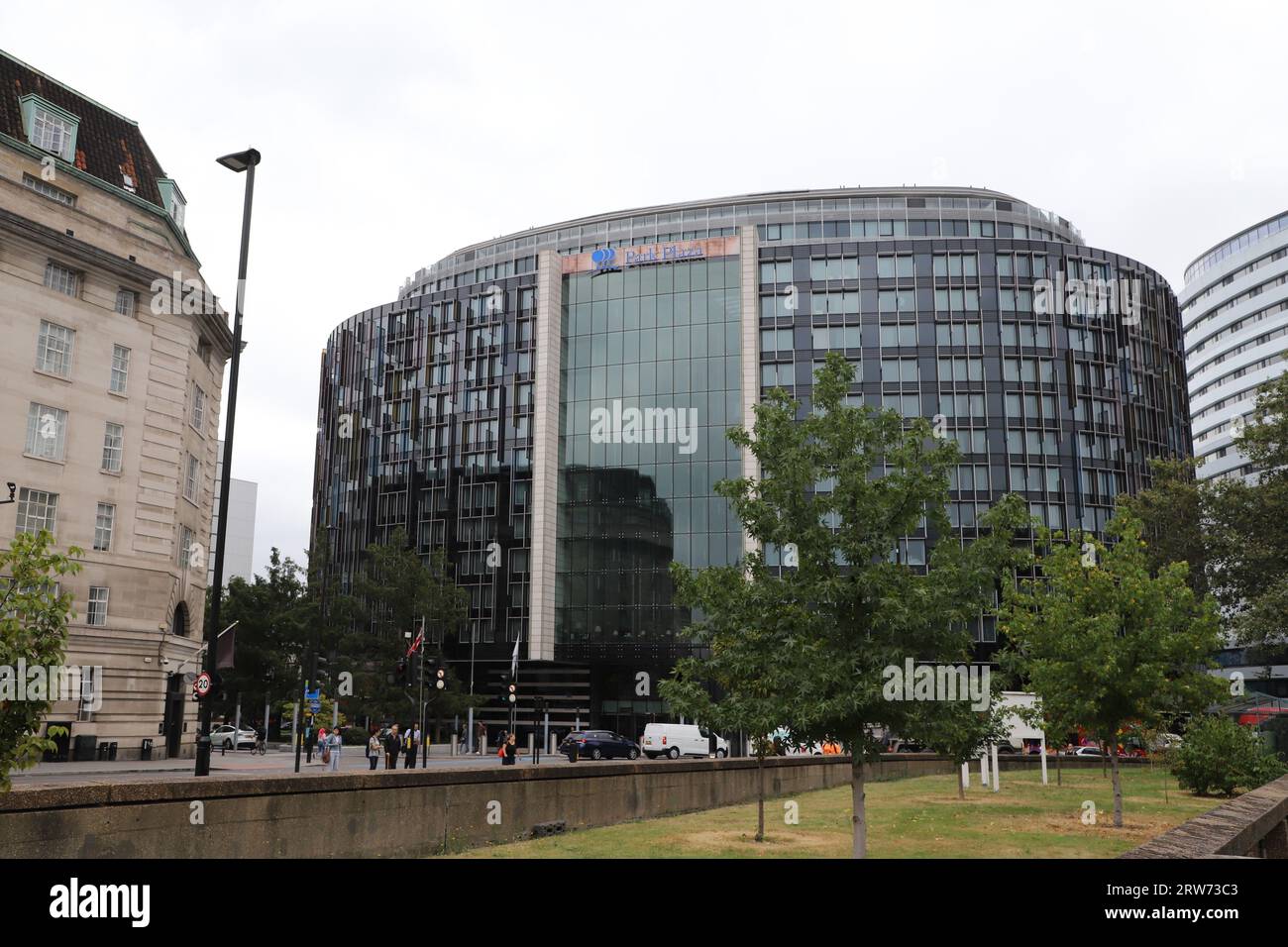 Außenansicht der Park Plaza Westminster Bridge London, UK September 2023 Stockfoto