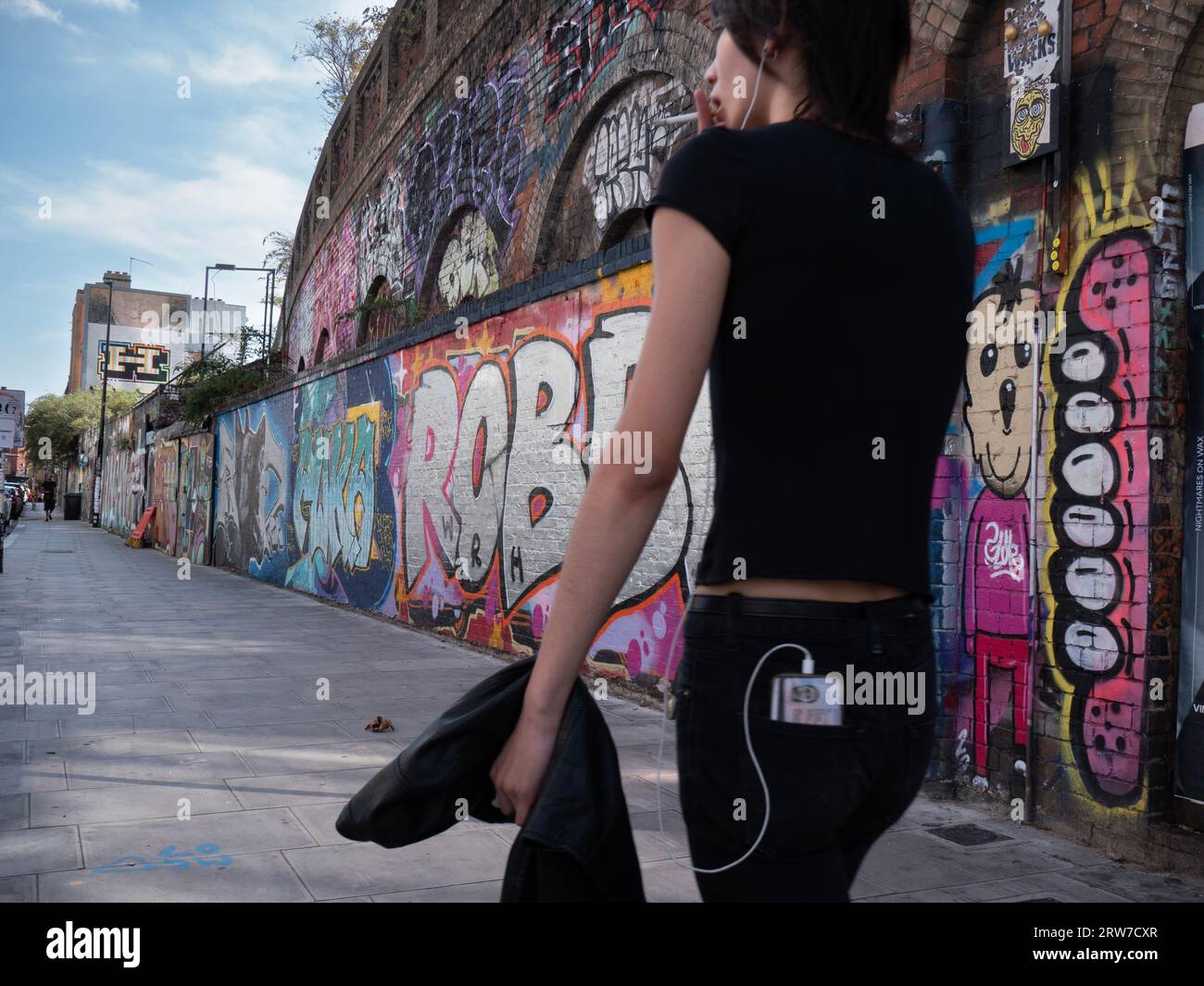 Sclater Street Shoreditch mit Graffiti an den Wänden Stockfoto