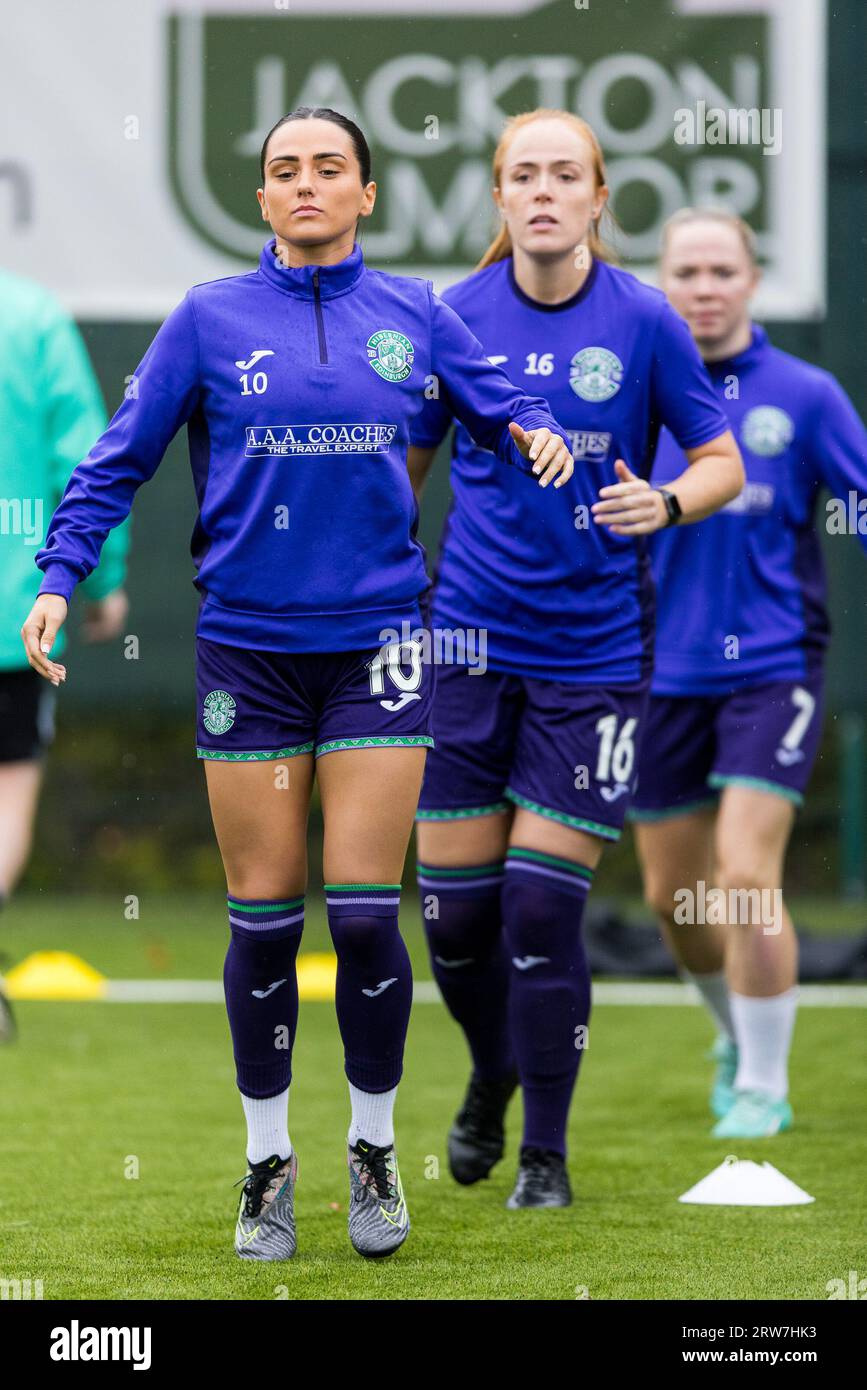 Glasgow, Schottland. 17. September 2023. Shannon McGregor (10 - Hibernian), Ellis Notley (16 - Hibernian), Abbie Ferguson (7 - Hibernian) Warming Up with Hibs Motherwell Women vs Hibernian Women - SWPL 1 Credit: Raymond Davies / Alamy Live News Stockfoto