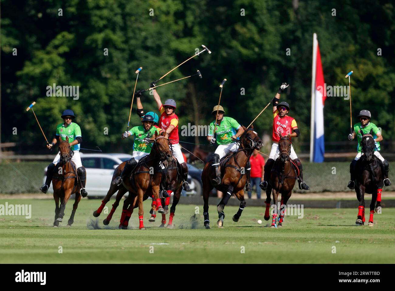 Düsseldorf , 10.09.2023 XIV FIP Polo Europameisterschaft in Düsseldorf Finale Spanien : Aserbaidschan 9 : 6 eine Spielszene mit vielen Spielern beim Kampf um den Ball Foto: Norbert Schmidt, Düsseldorf Stockfoto