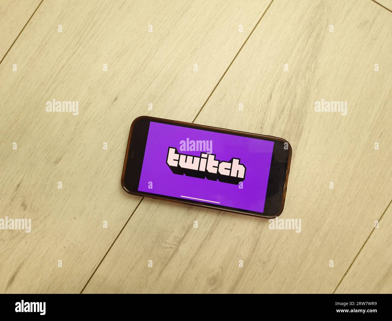 Konskie, Polen - 10. September 2023: Das Logo des Twitch-Video-Streaming-Service wird auf dem Bildschirm des Mobiltelefons angezeigt Stockfoto