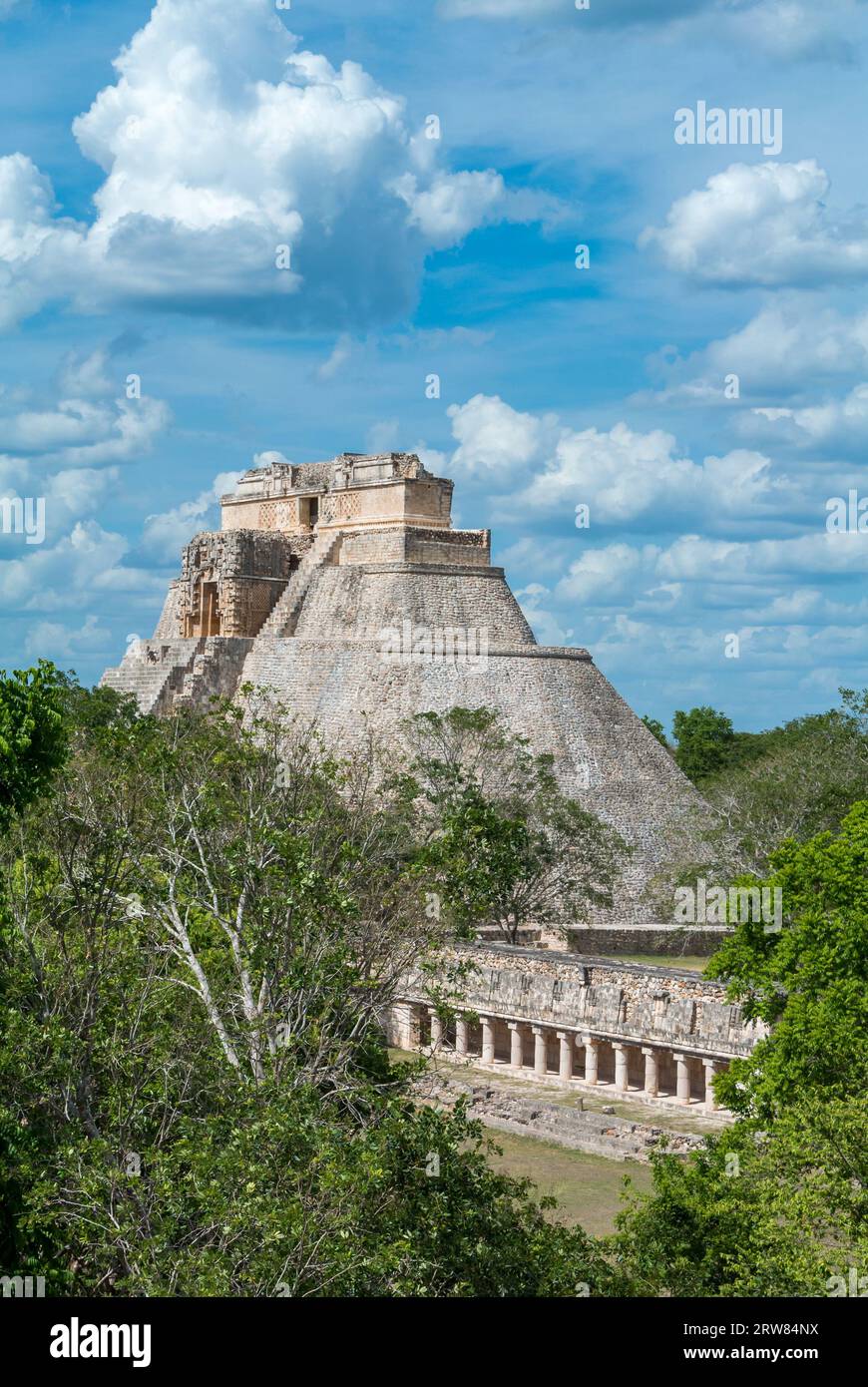Uxmal, Yucatan, Mexiko, die Pyramide von Uxmal, die zum unesco-Weltkulturerbe auf der Halbinsel Yucatan gehört. Nur Editorial. Stockfoto