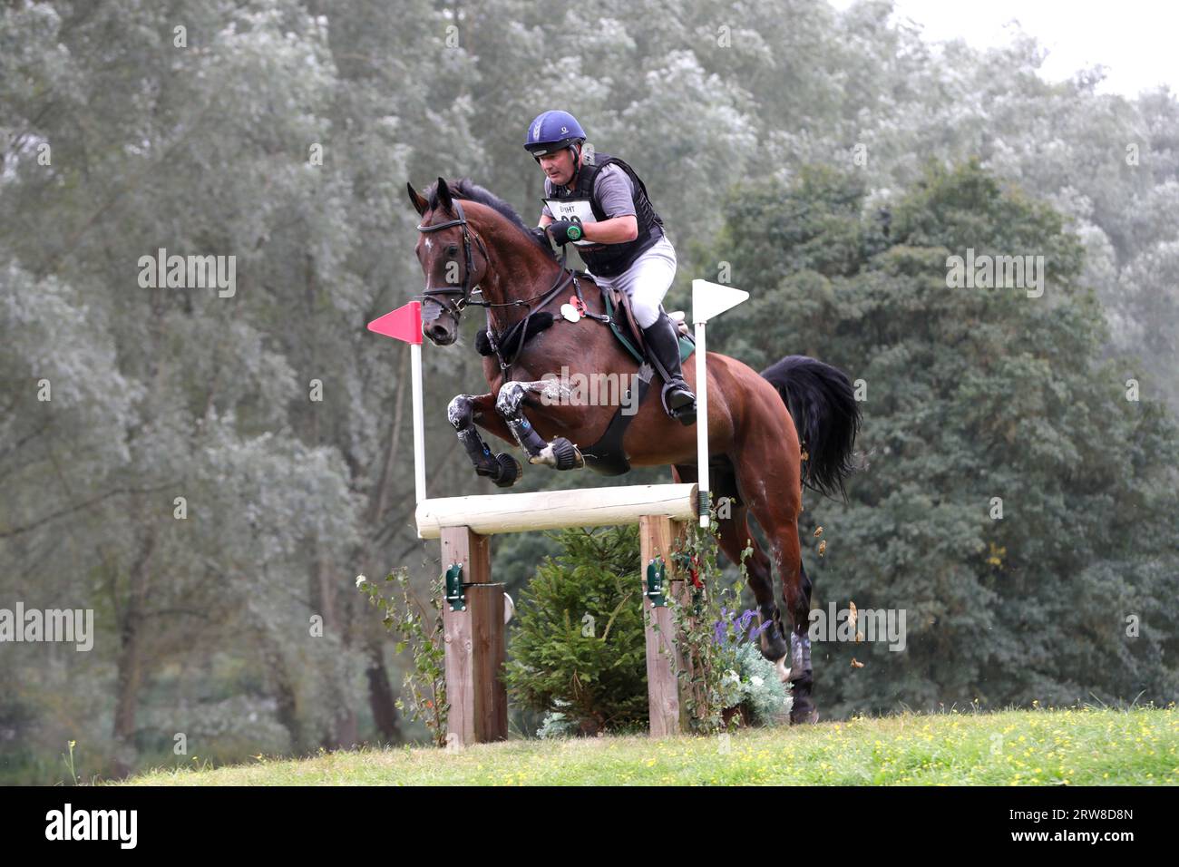 Michael Ryan reitet auf dem Claragh Mountain im CCI-L 4* während der internationalen Pferdeprüfungen im Blenheim Palace, Woodstock, Oxfordshire am Samstag, dem 16. September 2023. (Foto: Jon Bromley | MI News) Credit: MI News & Sport /Alamy Live News Stockfoto