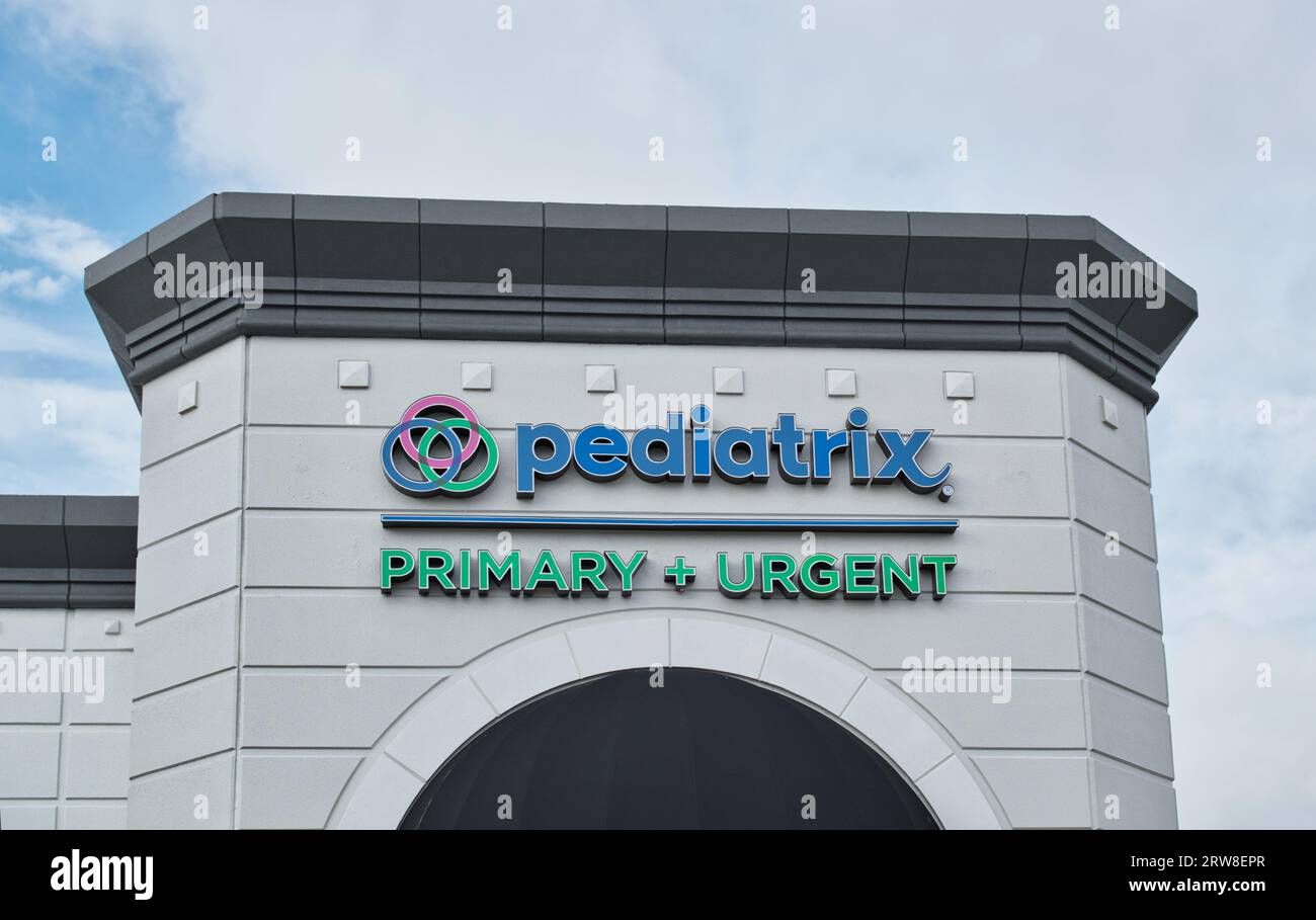 Houston, Texas, USA 07-04-2023: Pediatrix Primary and Urgent Care of Texas Zeichen und Lage in Houston, TX. Medizinisches Kinderzentrum für Kinder. Stockfoto