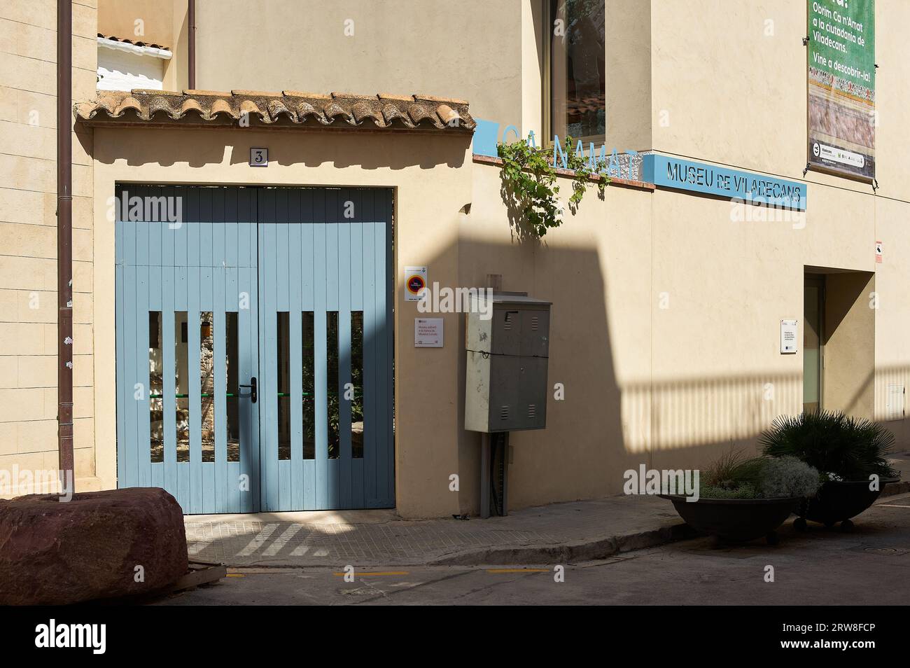 Viladecans, Spanien - 17. September 2023: Außenfassade des Ca n'Amat-Museu de Viladecans-Museums in Katalonien Stockfoto