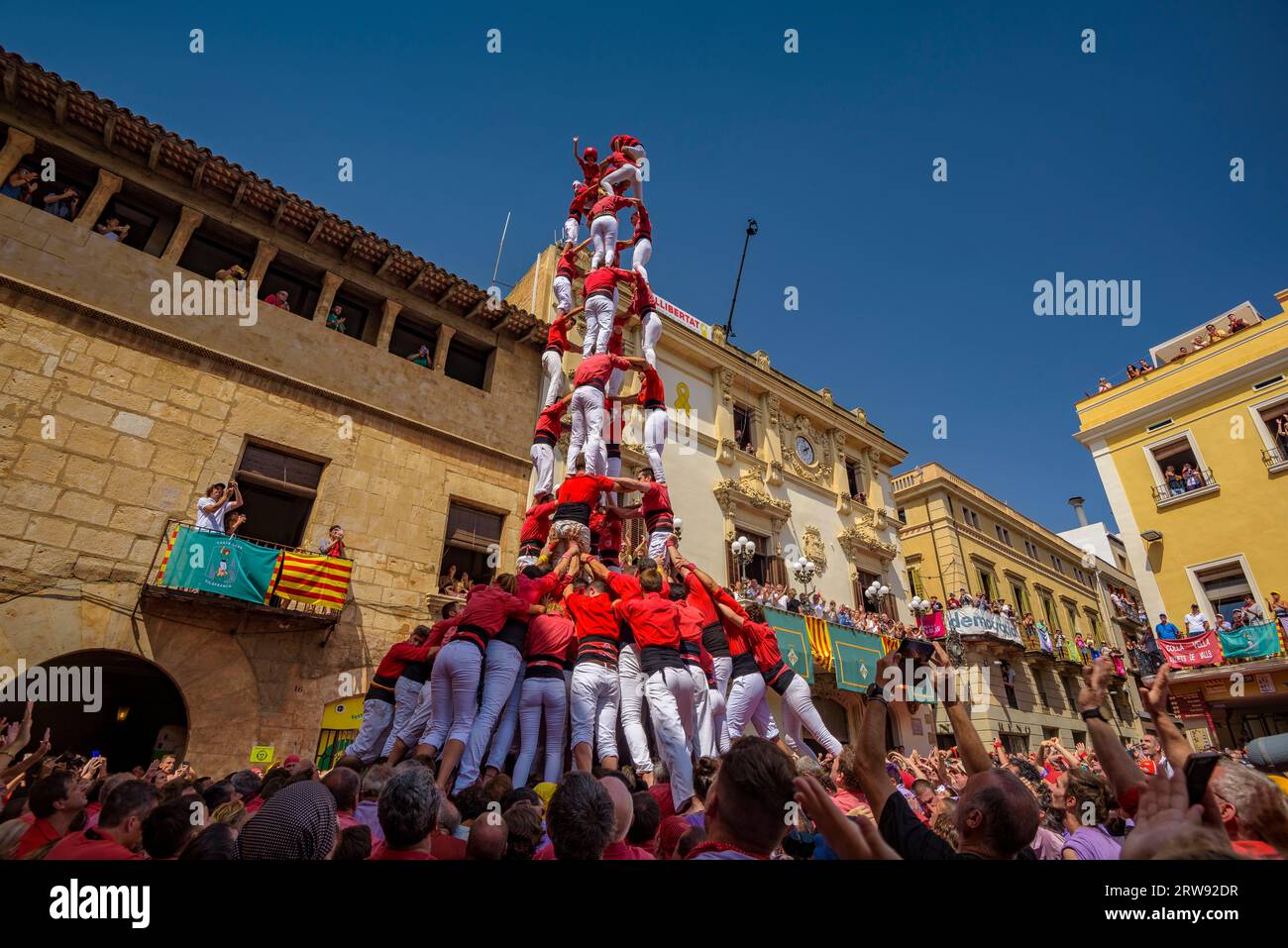 Castells (menschliche Türme) am Sant Fèlix Tag von 2022. Das wichtigste Festival von Vilafranca del Penedès (Barcelona, Katalonien, Spanien) Stockfoto