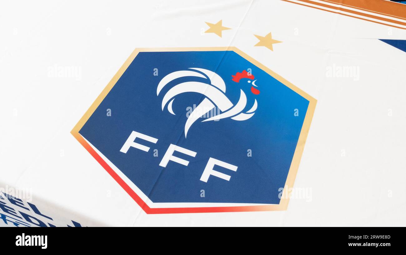 Bordeaux, Frankreich - 09 17 2023 : fff Federation Francaise de Football france Fußballlogo Marke und Signaturtext französischer Fußballverband mit den beiden s Stockfoto
