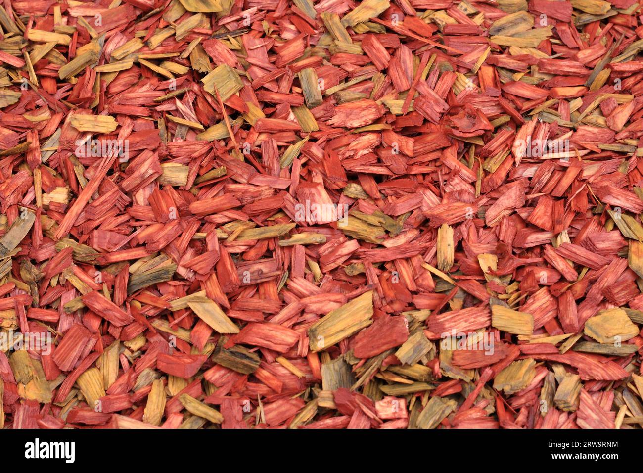 Rote und braune Holzspäne, fotografiert in voller Größe Stockfoto