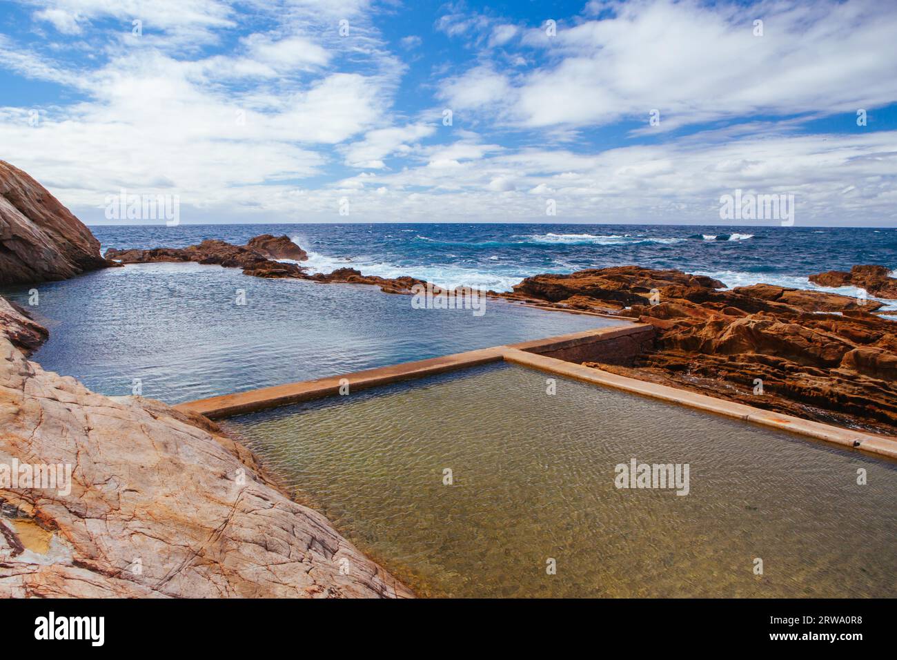 Der berühmte Blue Pool an einem kühlen Herbstnachmittag in Bermagui, New South Wales, Australien Stockfoto