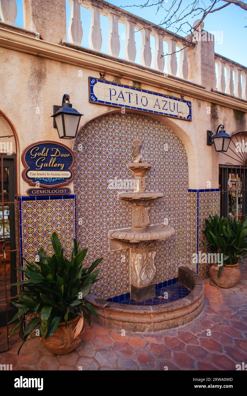 Sedona, USA, 4. Februar 2013: Das ikonische Tlaquepaque Arts Crafts Village mit atemberaubender Architektur in Sedona, Arizona, USA Stockfoto