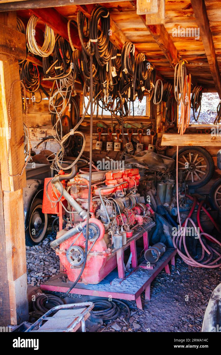 Jerome, USA, 4. Februar 2013: Das Gold King Mine Museum und die Geisterstadt an einem klaren Tag in der Nähe von Jerome in Arizona, USA Stockfoto
