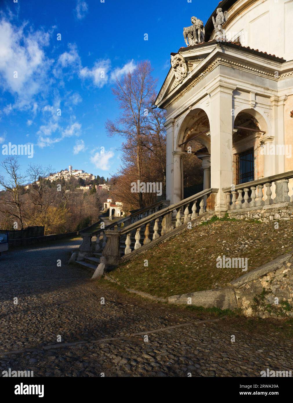 Die Wallfahrt zur siebten, achten, neunten Kapelle des Architekten Giuseppe Bernascone (Varese) (1565 ? Varese) (1627) auf dem Sacro Monte di Stockfoto