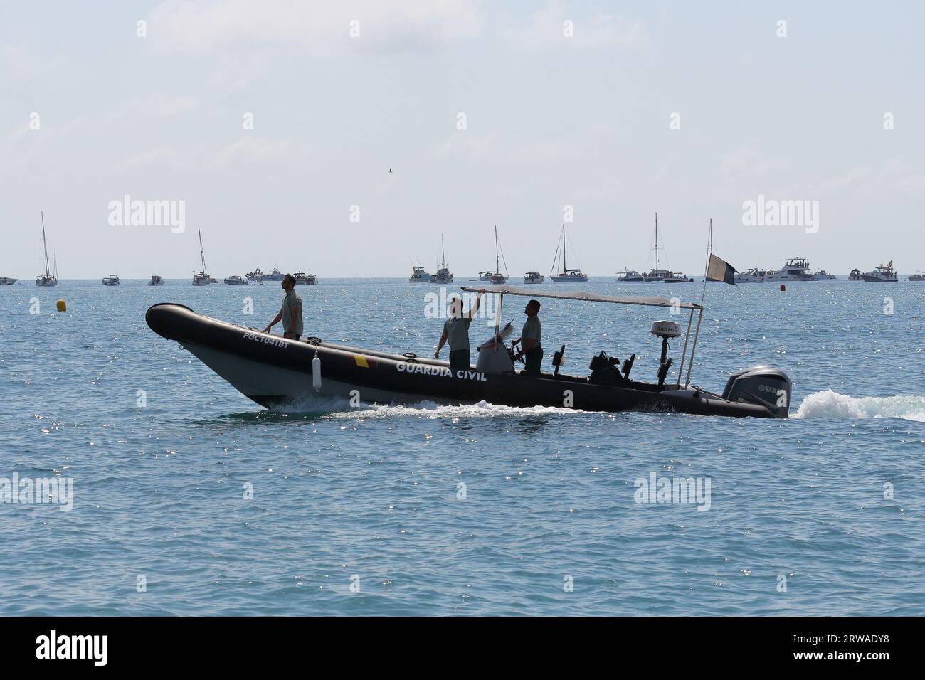 Guardia Civil Küstenwache Patrouille an der Ausstellung von Torre del Mar internationale Flugschau 2023. Provinz Málaga, Spanien. Stockfoto