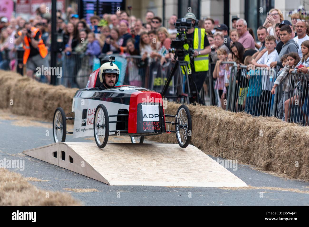 Colchester Soapbox Rally. Soapbox Derby Gravity Racing in der High Street of Colchester, Essex, Großbritannien. Eintrag 30, ADP Classic Racing Stockfoto