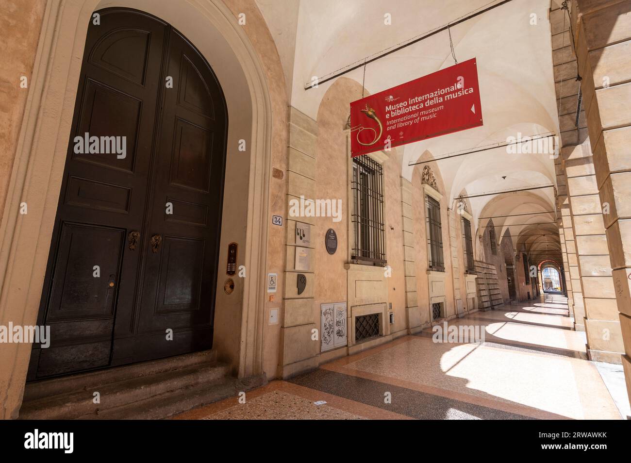 Das Museo internazionale e biblioteca della musica ist ein Musikmuseum und eine Musikbibliothek im Palazzo Aldini Sanguinetti an der Str. Maggiore in Bologna Stockfoto