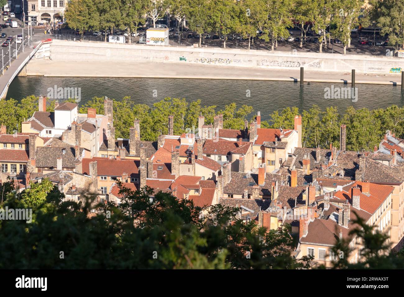 Die Dächer der Altstadt von Lyon, Rhonealpen, Frankreich. Stockfoto